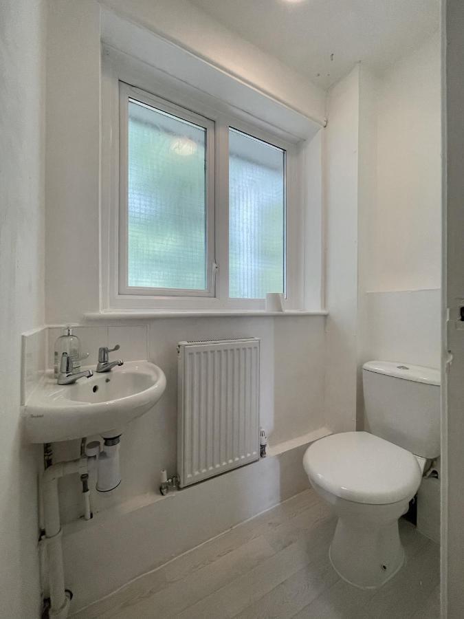 Ferienwohnung Bright, Warm & Cozy House In Harpurhey Manchester Exterior foto